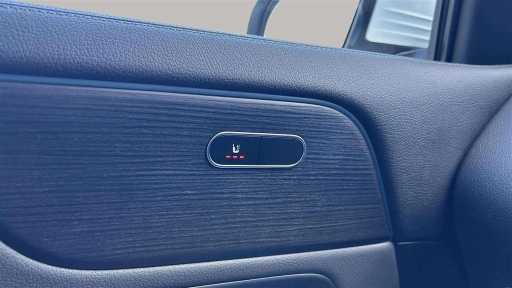 Mercedes-Benz-EQA-image-9