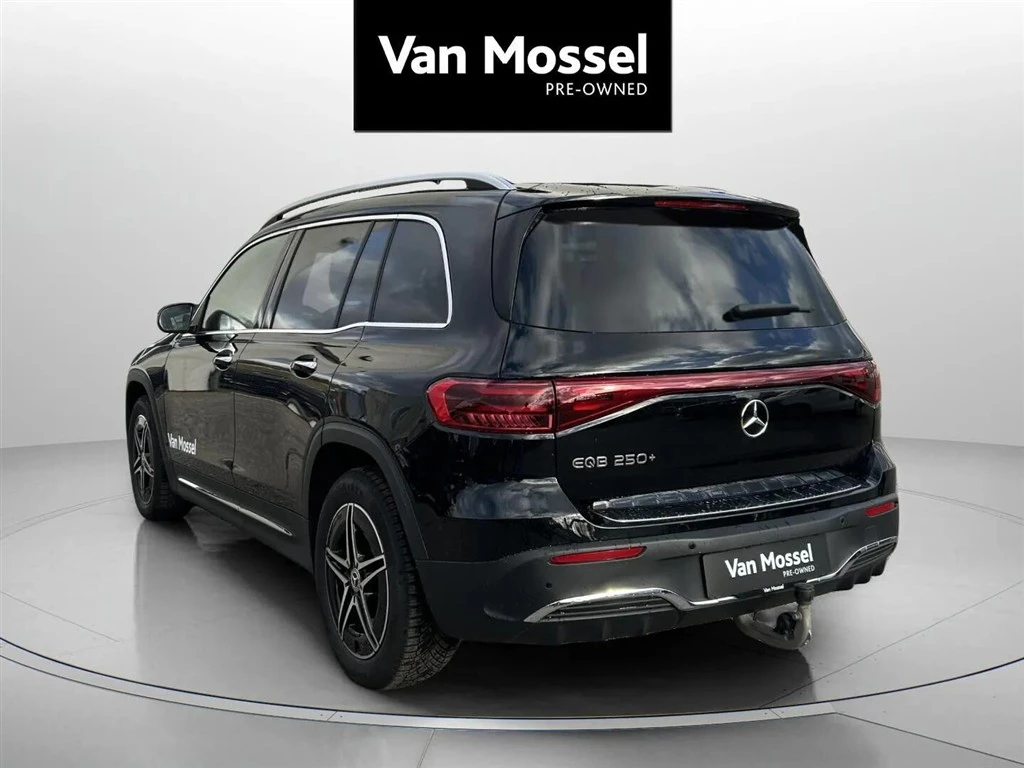 Mercedes-Benz-EQB-image-6