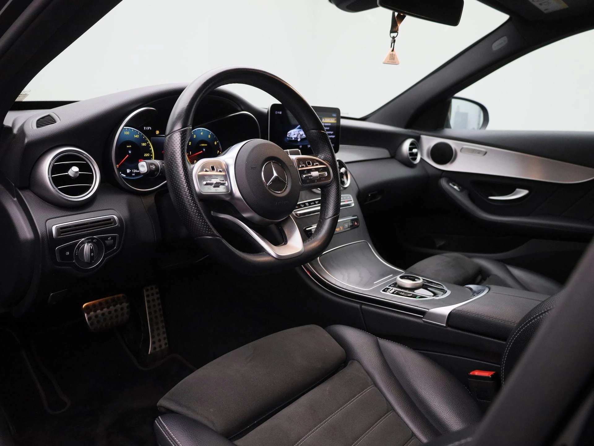 Mercedes-Benz-C-Klasse-image-28