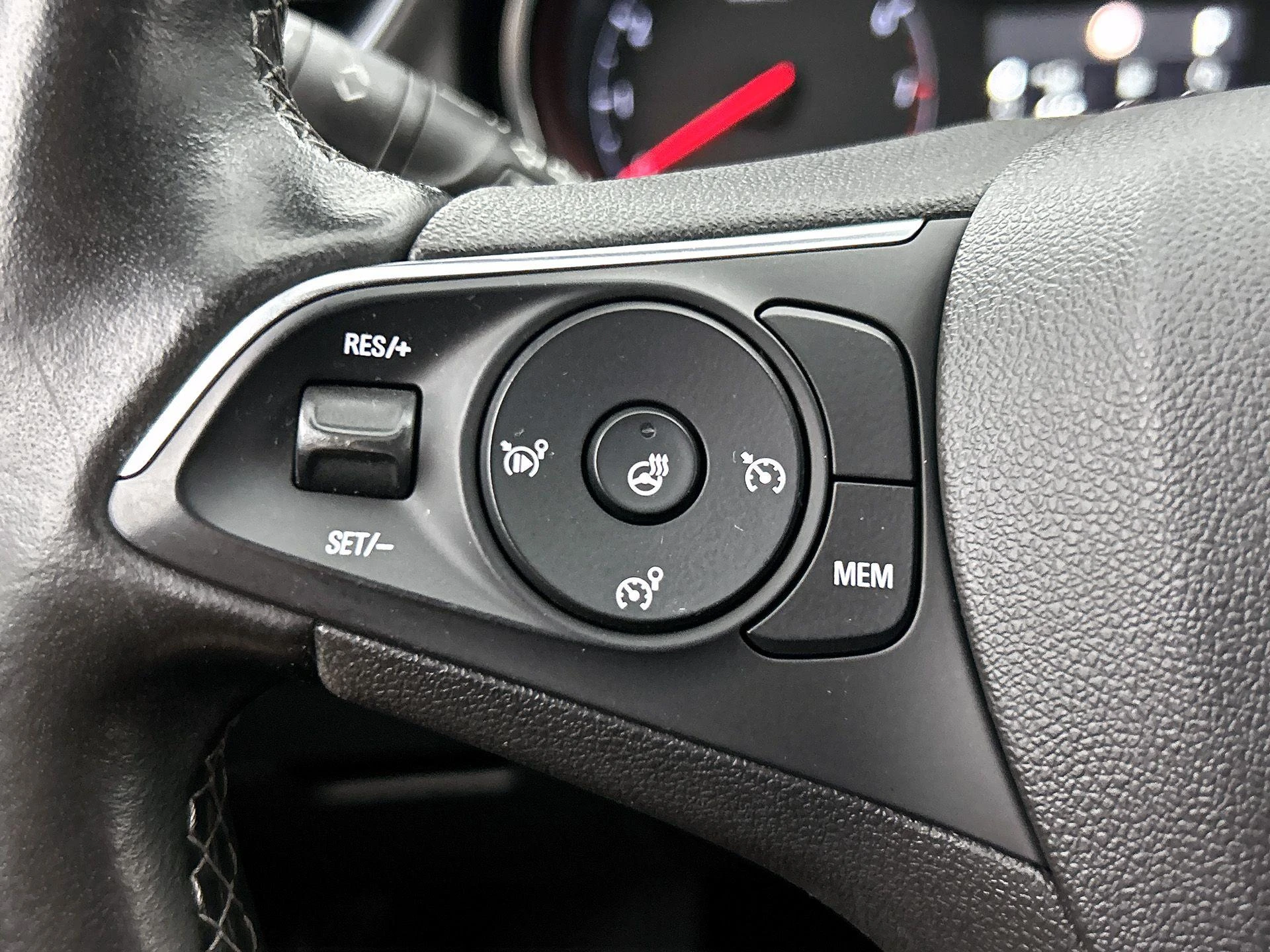 Opel-Grandland X-image-5