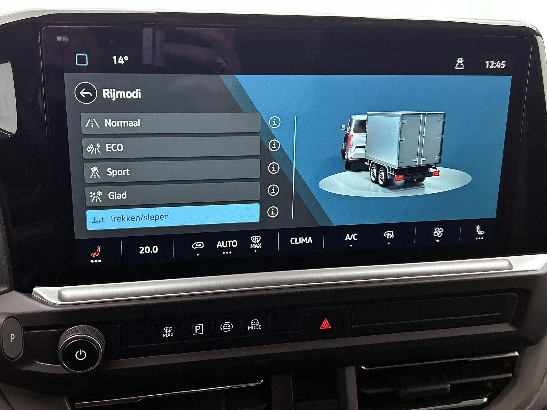 Volkswagen-e-Transporter-image-11