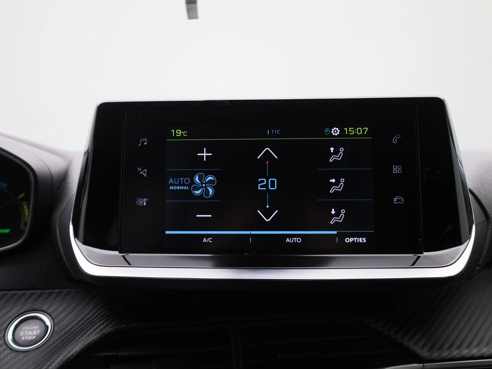 Peugeot e-208 - 21