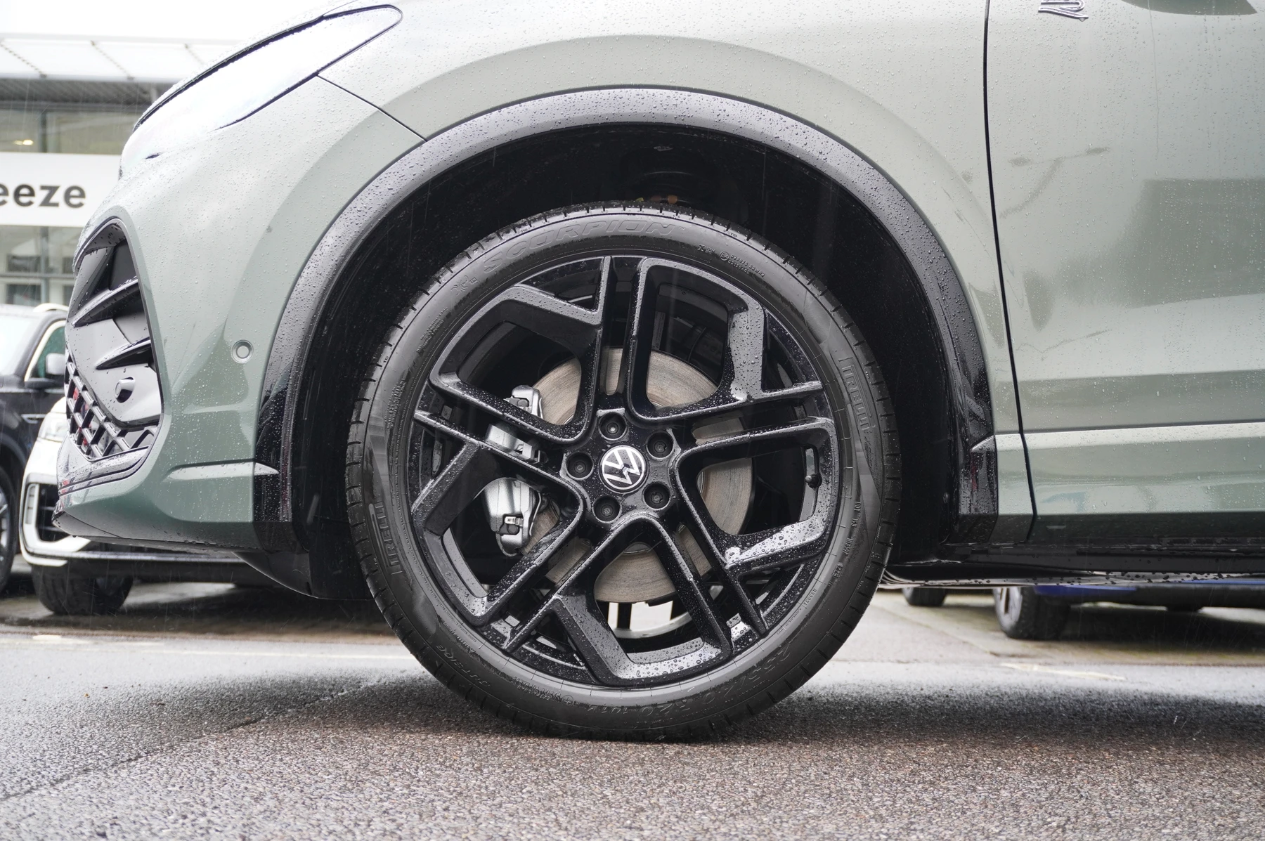Volkswagen-Tiguan-image-4