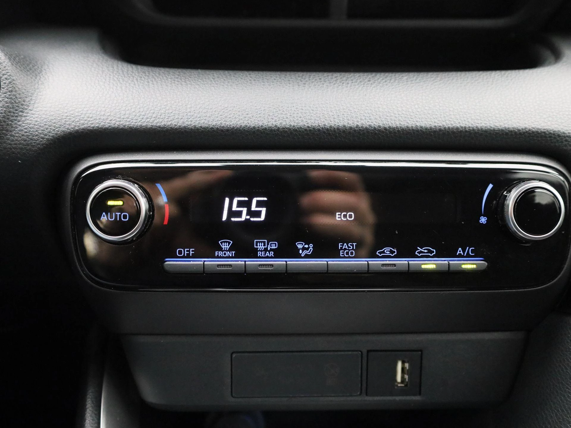 Toyota Yaris 1.5 Hybrid Business Plus