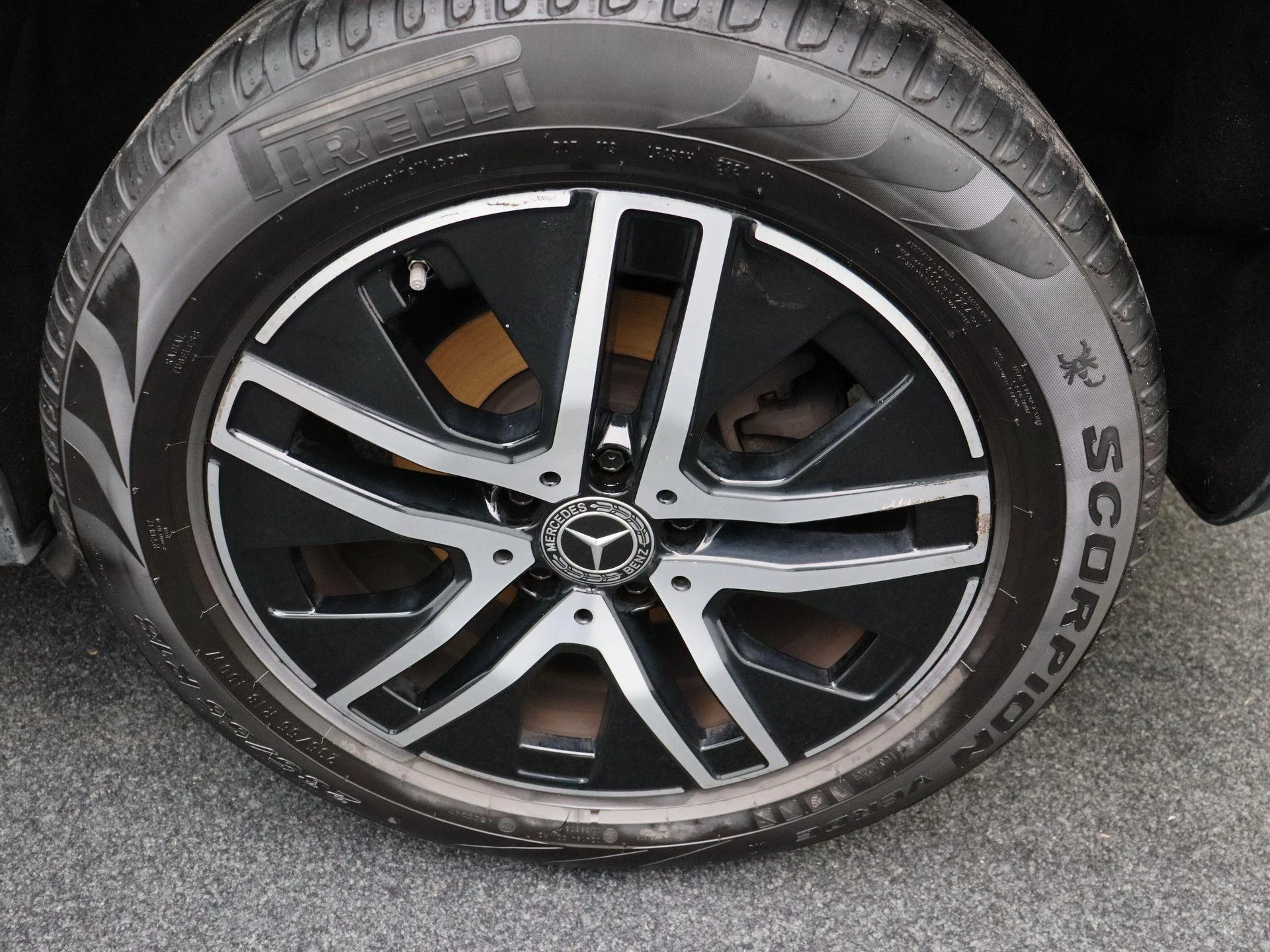 Mercedes-Benz GLA 200 d Business Solution + CARPLAY + SENSOREN + CAMERA + LED +