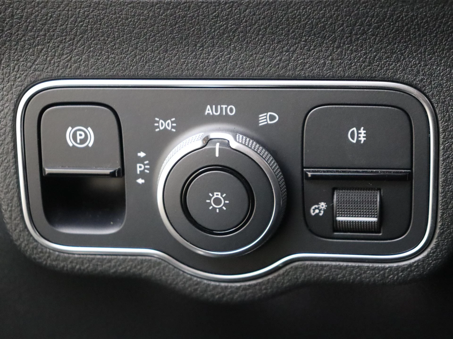 Mercedes-Benz-EQA-image-25