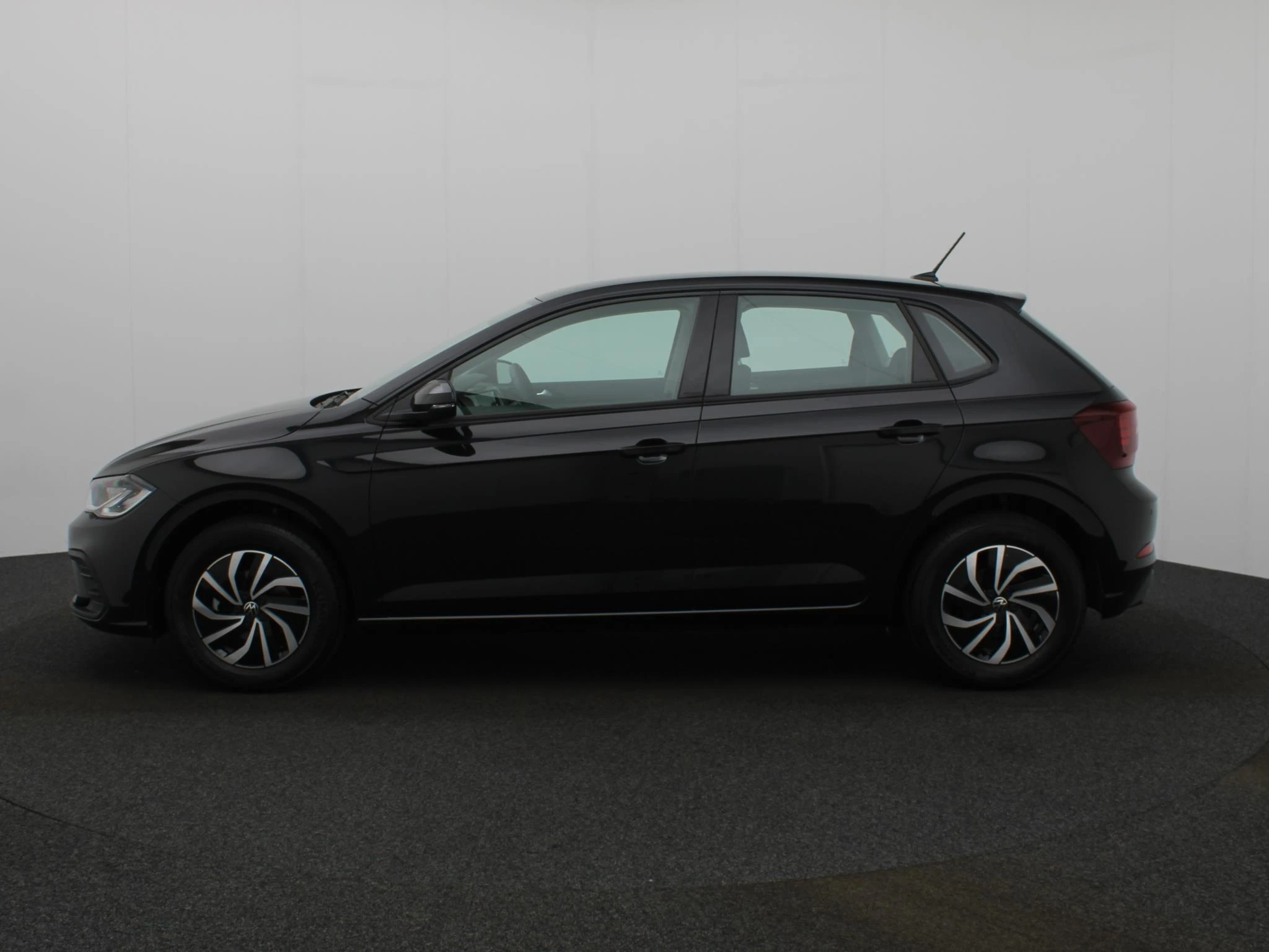 Volkswagen-Polo-image-3