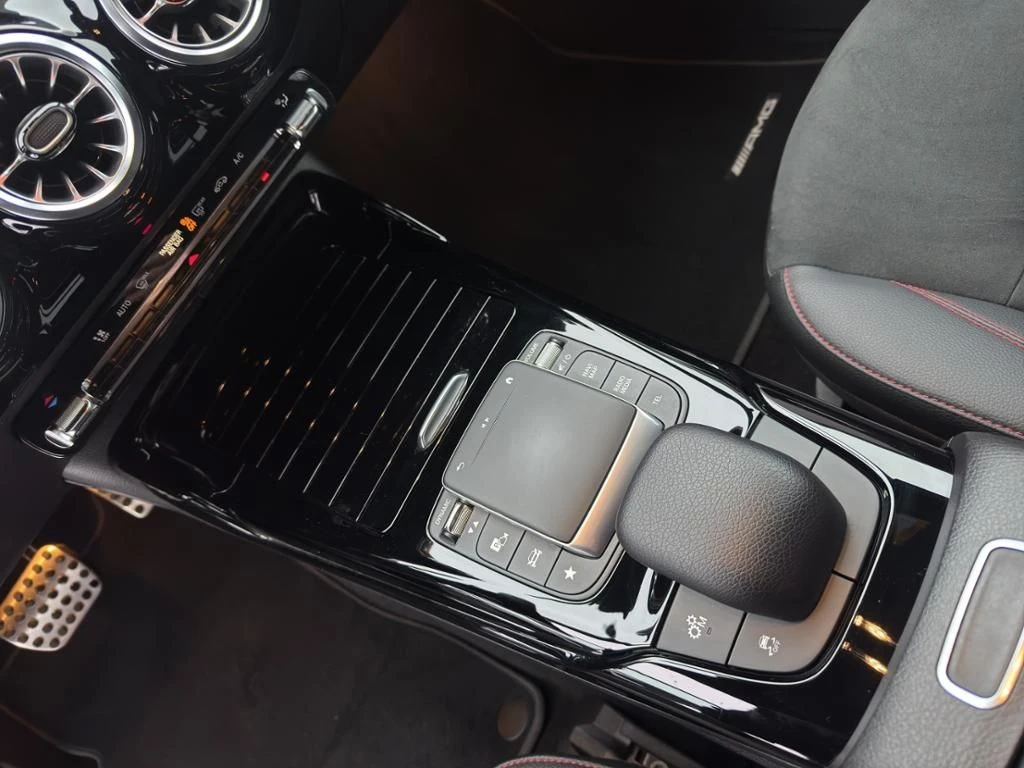 Mercedes-AMG-A-Klasse 45-image-21