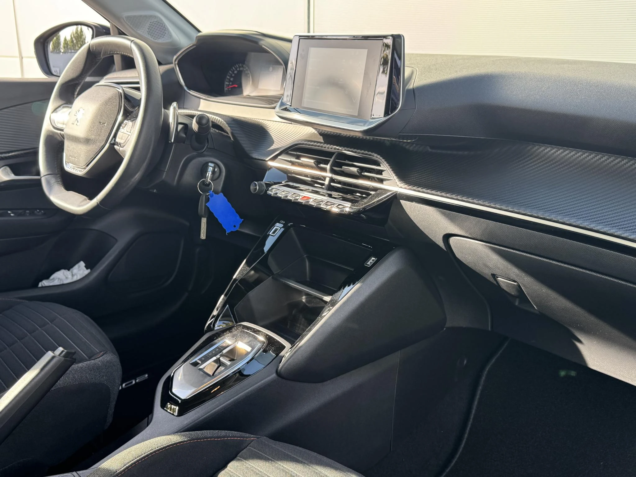 Peugeot-208-image-28